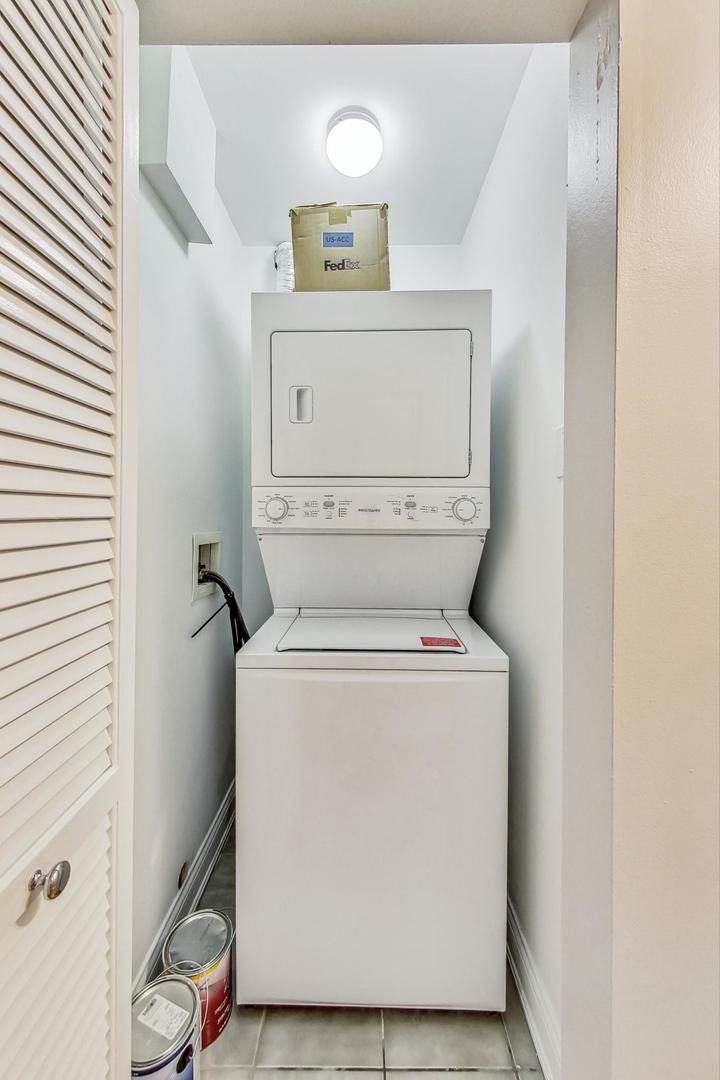 3734 North Clifton Avenue, Unit G Chicago, IL 60613 - Photo 20 of 27 a utility room with dryer and washer