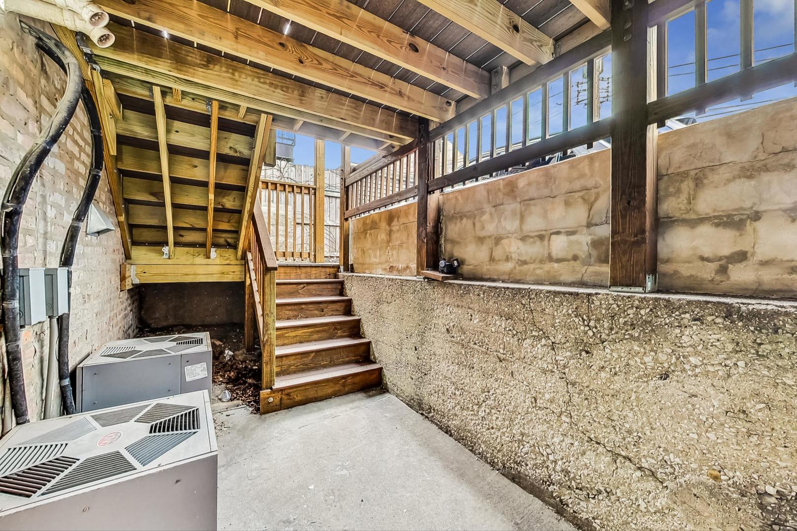 3734 North Clifton Avenue, Unit G Chicago, IL 60613 - Photo 21 of 27 a view of entryway with a front door