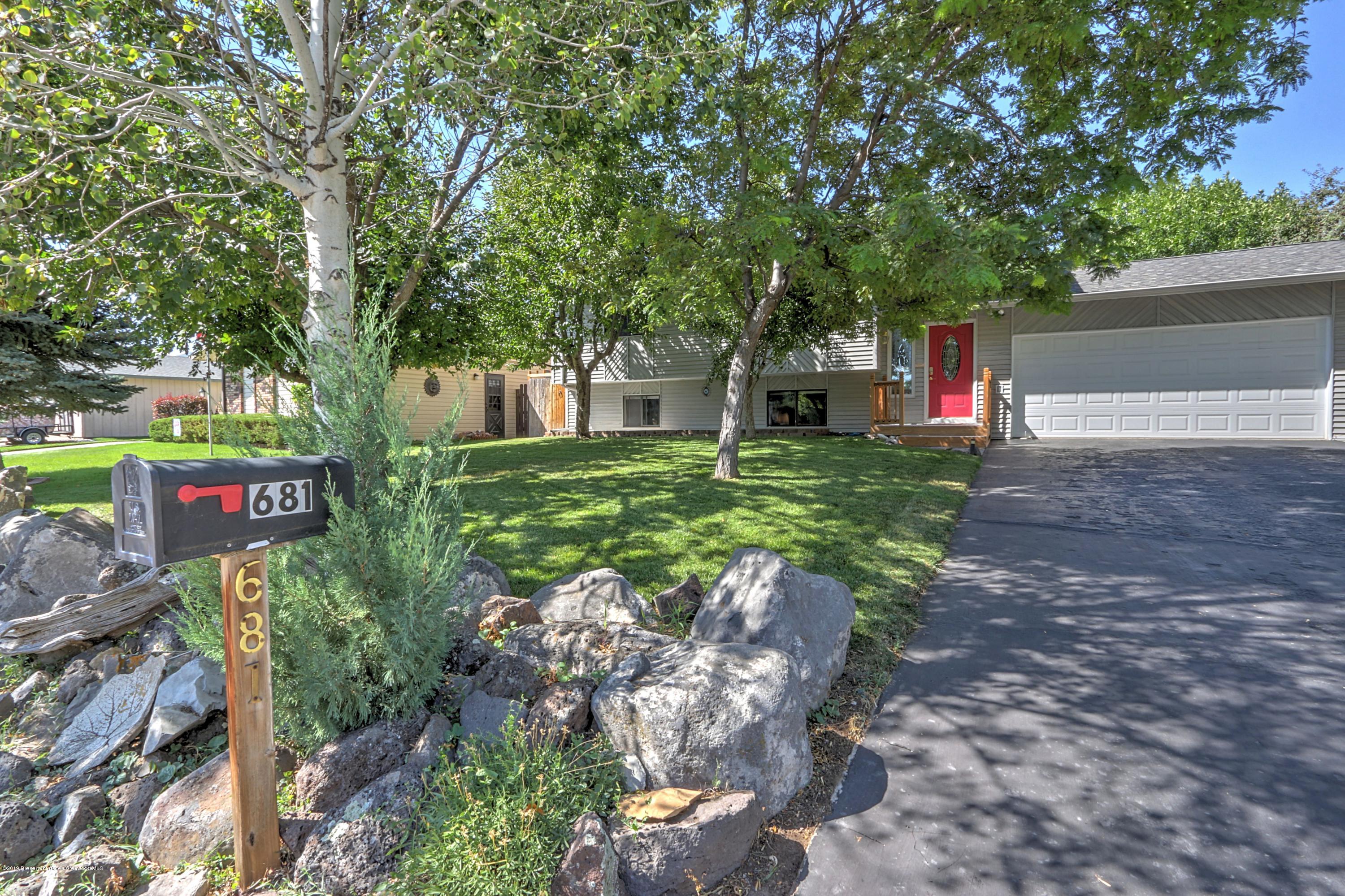 681 Mesa Avenue Rifle, CO 81650 - Photo 2 of 28 front yard