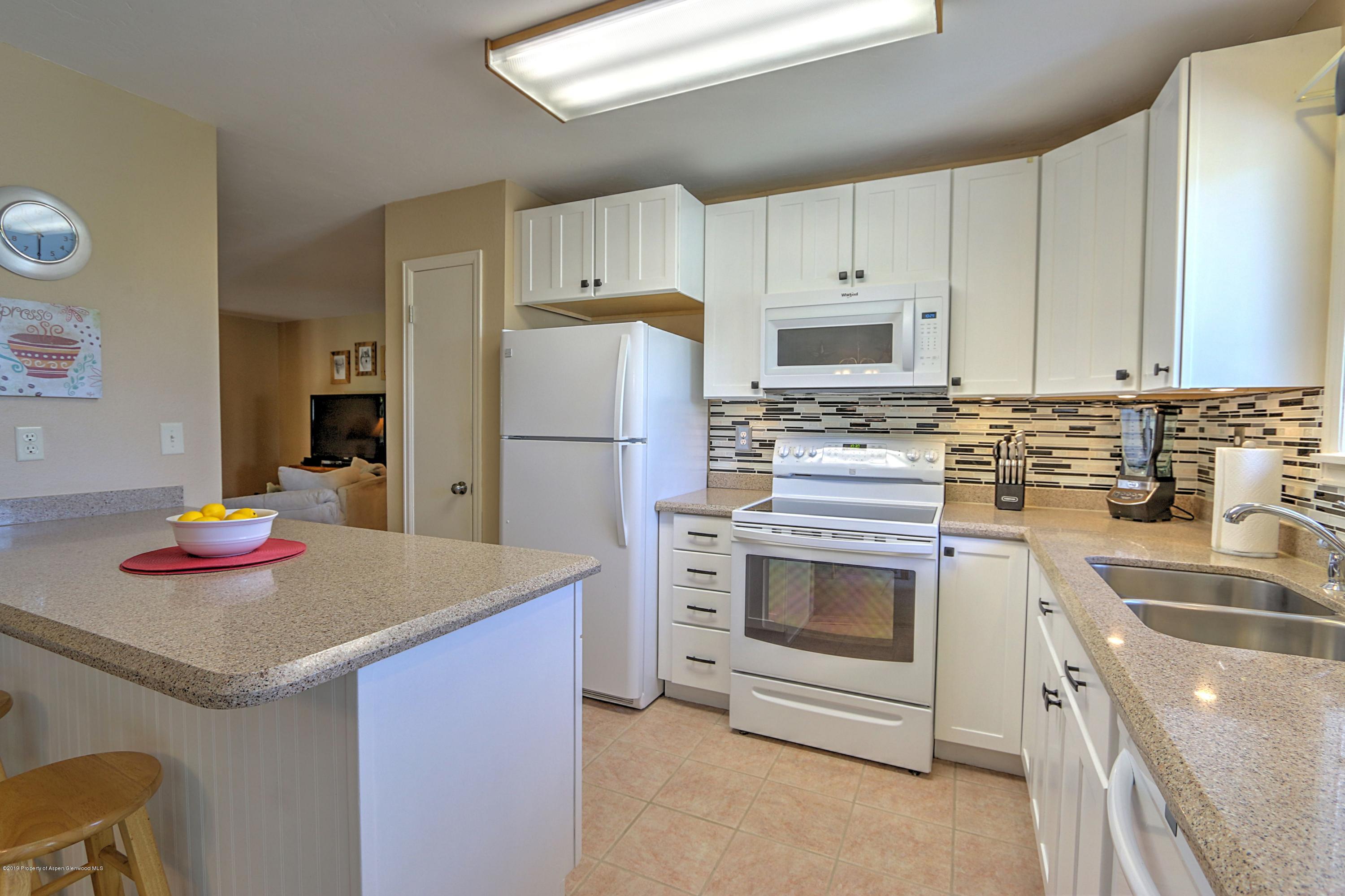 681 Mesa Avenue Rifle, CO 81650 - Photo 8 of 28 kitchen