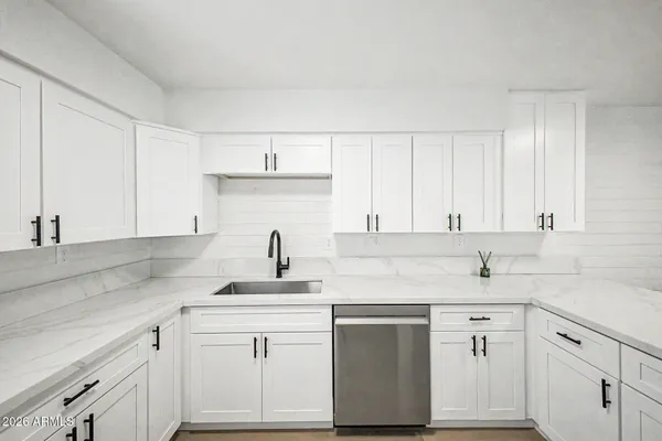 $415,000 | 3505 East Campbell Avenue, Unit 11, Phoenix, AZ 85018