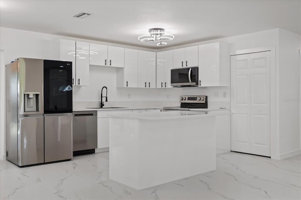 8125 North Socrum Loop Road Lakeland, FL 33809 - Photo 16 of 47 Gallery Image 16