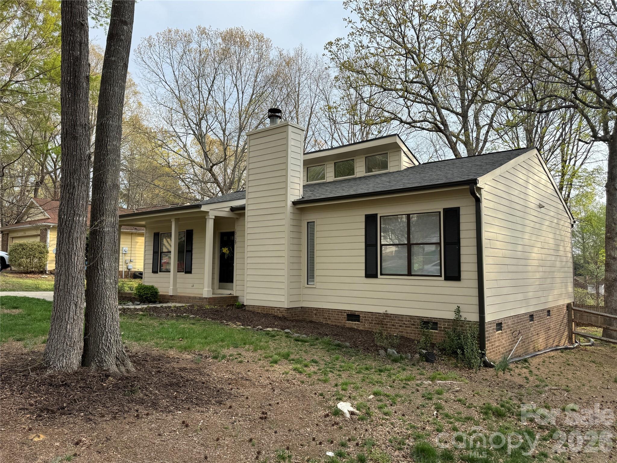 10129 Rockwood Road Charlotte, NC 28215 - Photo 2 of 36 a view of a house with a yard