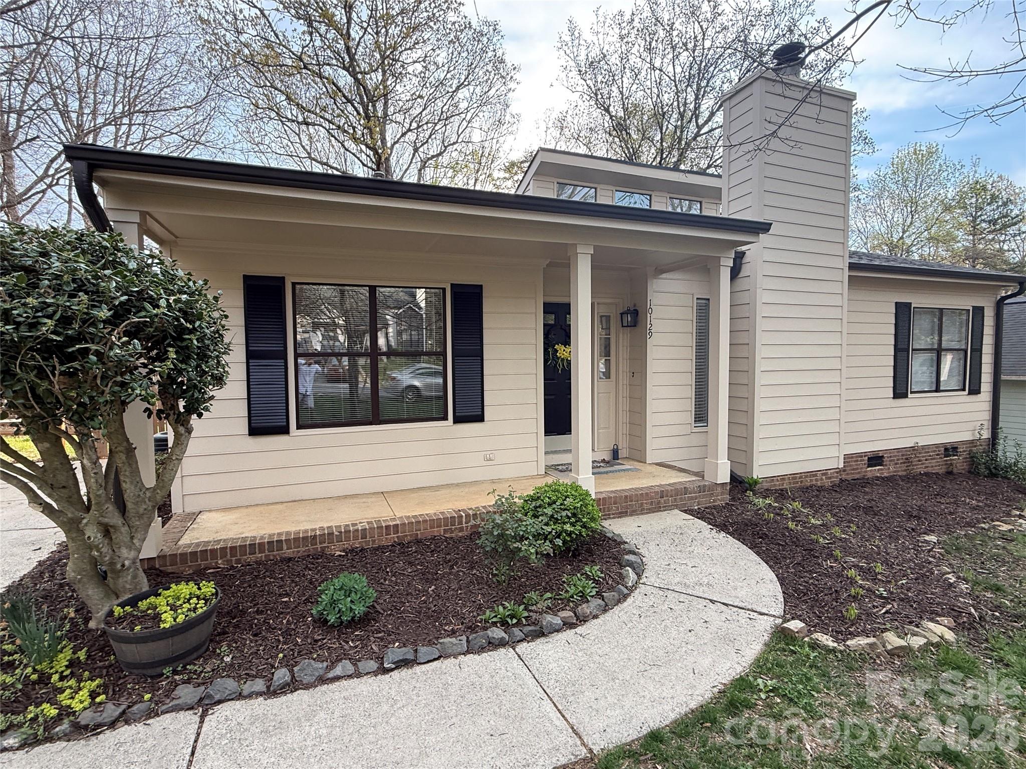 10129 Rockwood Road Charlotte, NC 28215 - Photo 23 of 36 a front view of a house with garden