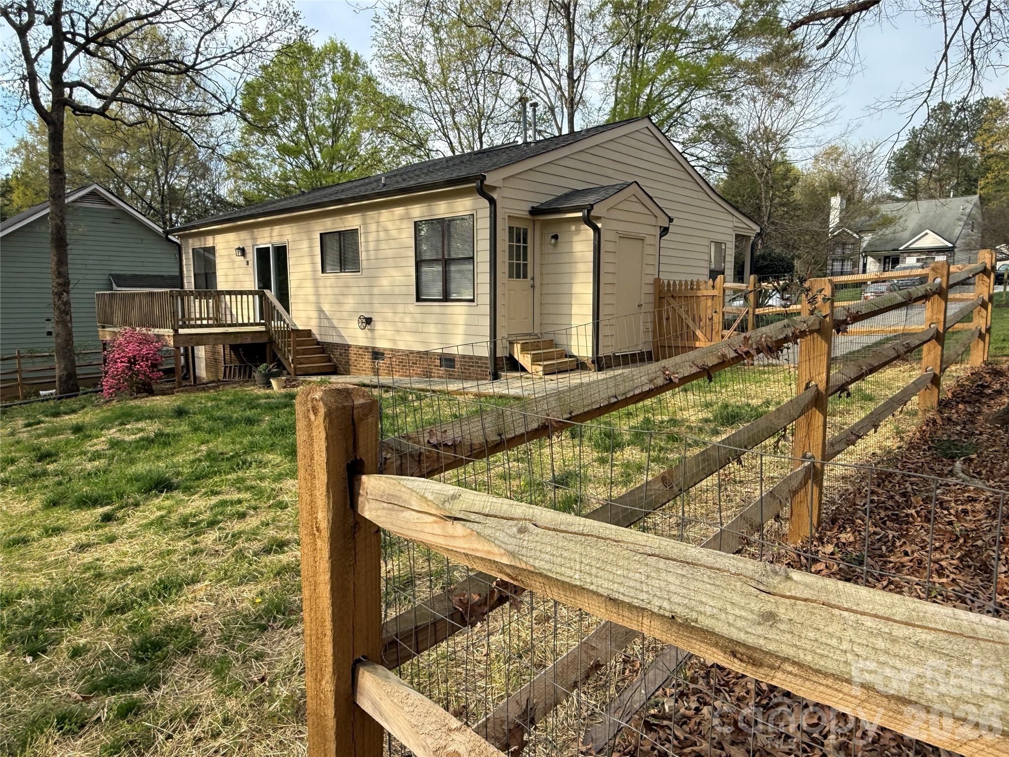 10129 Rockwood Road Charlotte, NC 28215 - Photo 29 of 36