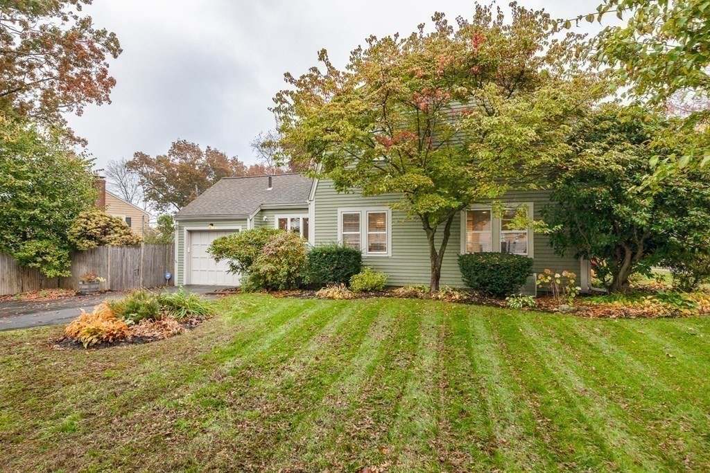 15 Carlton Road Marblehead, MA 01945 - Photo 35 of 37 a house view with a garden space