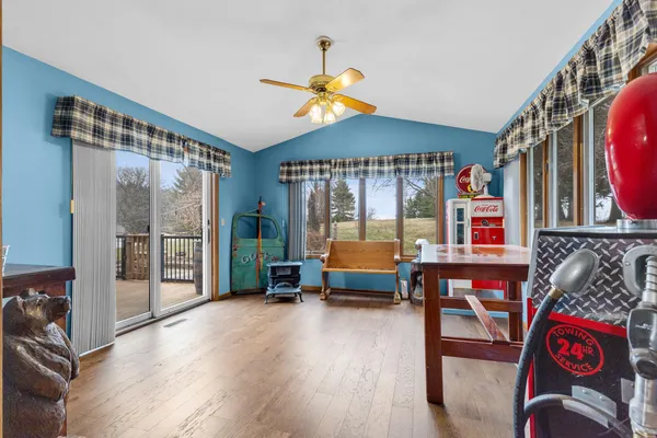 $1 | 735 South 2nd Street, Delavan, WI 53115