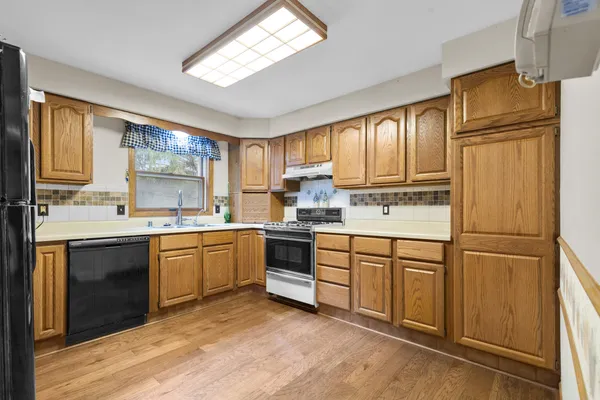 $1 | 735 South 2nd Street, Delavan, WI 53115
