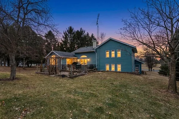 $1 | 735 South 2nd Street, Delavan, WI 53115