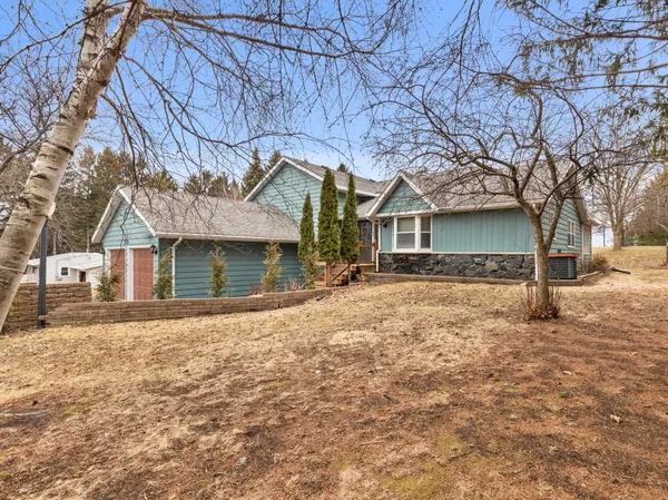 $1 | 735 South 2nd Street, Delavan, WI 53115