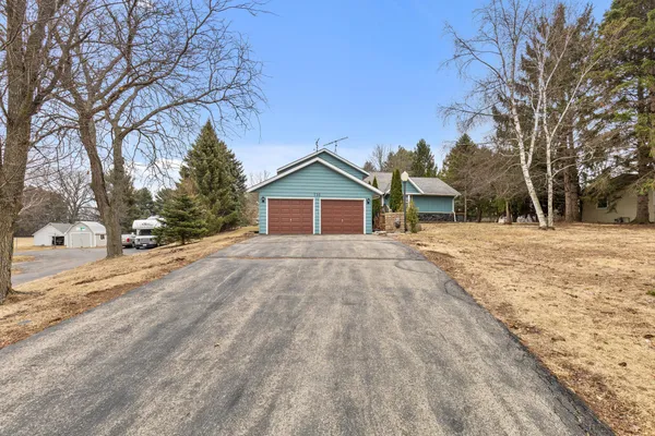 $1 | 735 South 2nd Street, Delavan, WI 53115