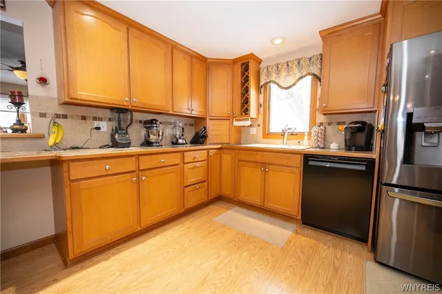 $359,900 | 43 Larkspur Lane, Amherst, NY 14228