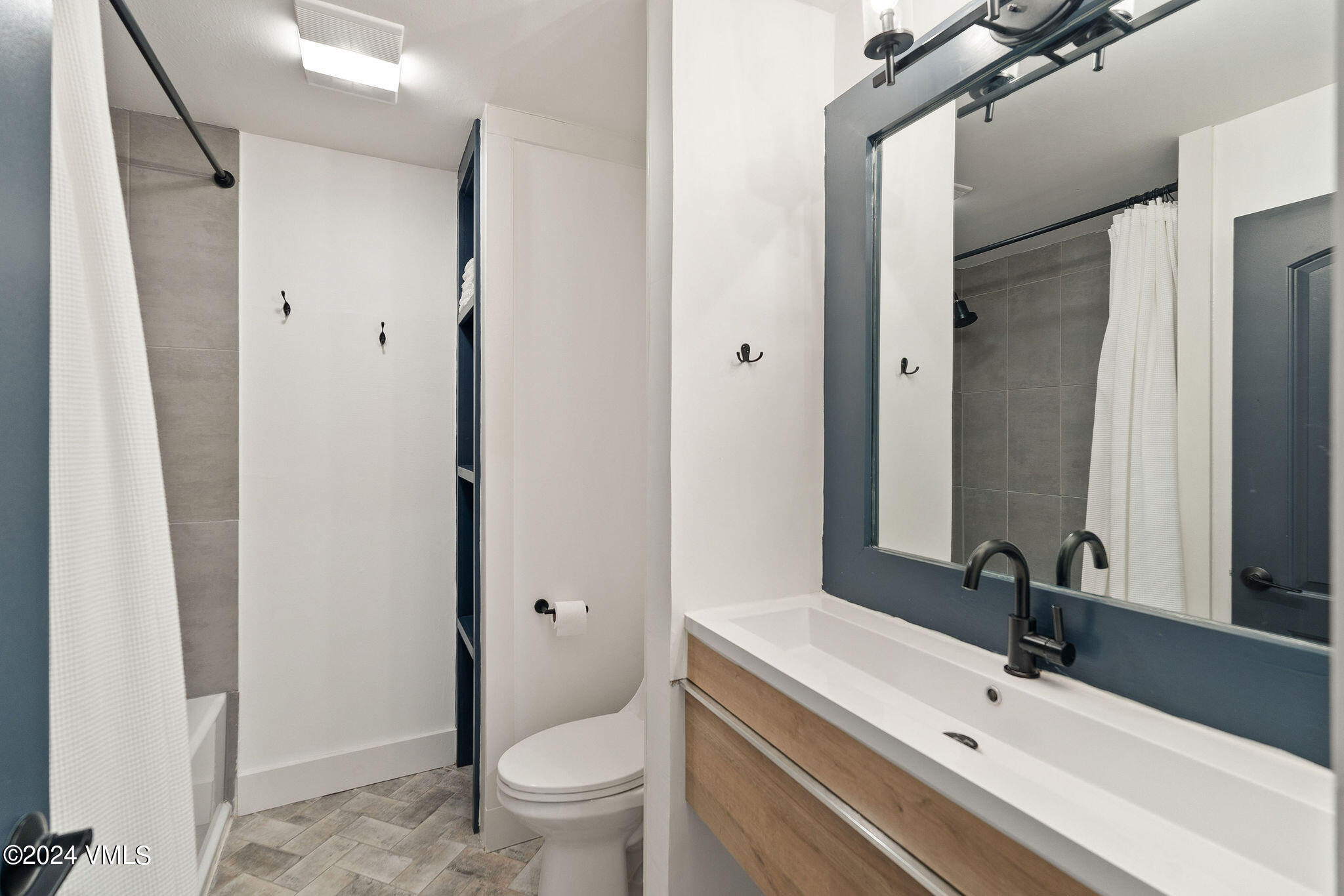 3094 Booth Falls Road, Unit 14 Vail, CO 81657 - Photo 17 of 36 a bathroom with a sink toilet and shower