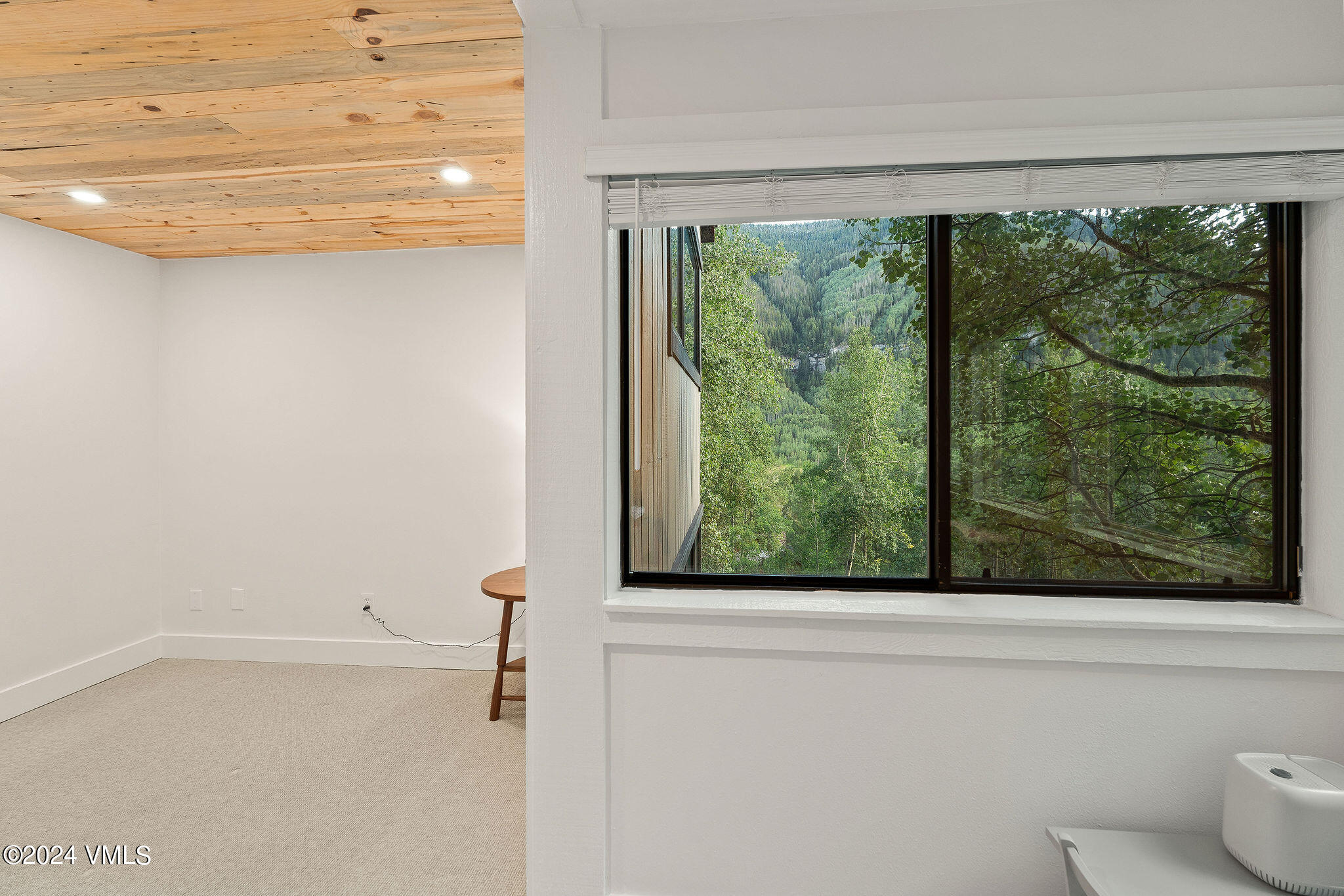 3094 Booth Falls Road, Unit 14 Vail, CO 81657 - Photo 22 of 36 a bathroom with a window