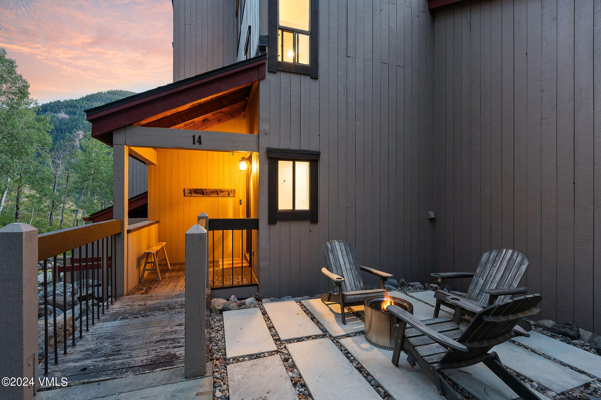 3094 Booth Falls Road, Unit 14 Vail, CO 81657 - Photo 26 of 36 a backyard of a house