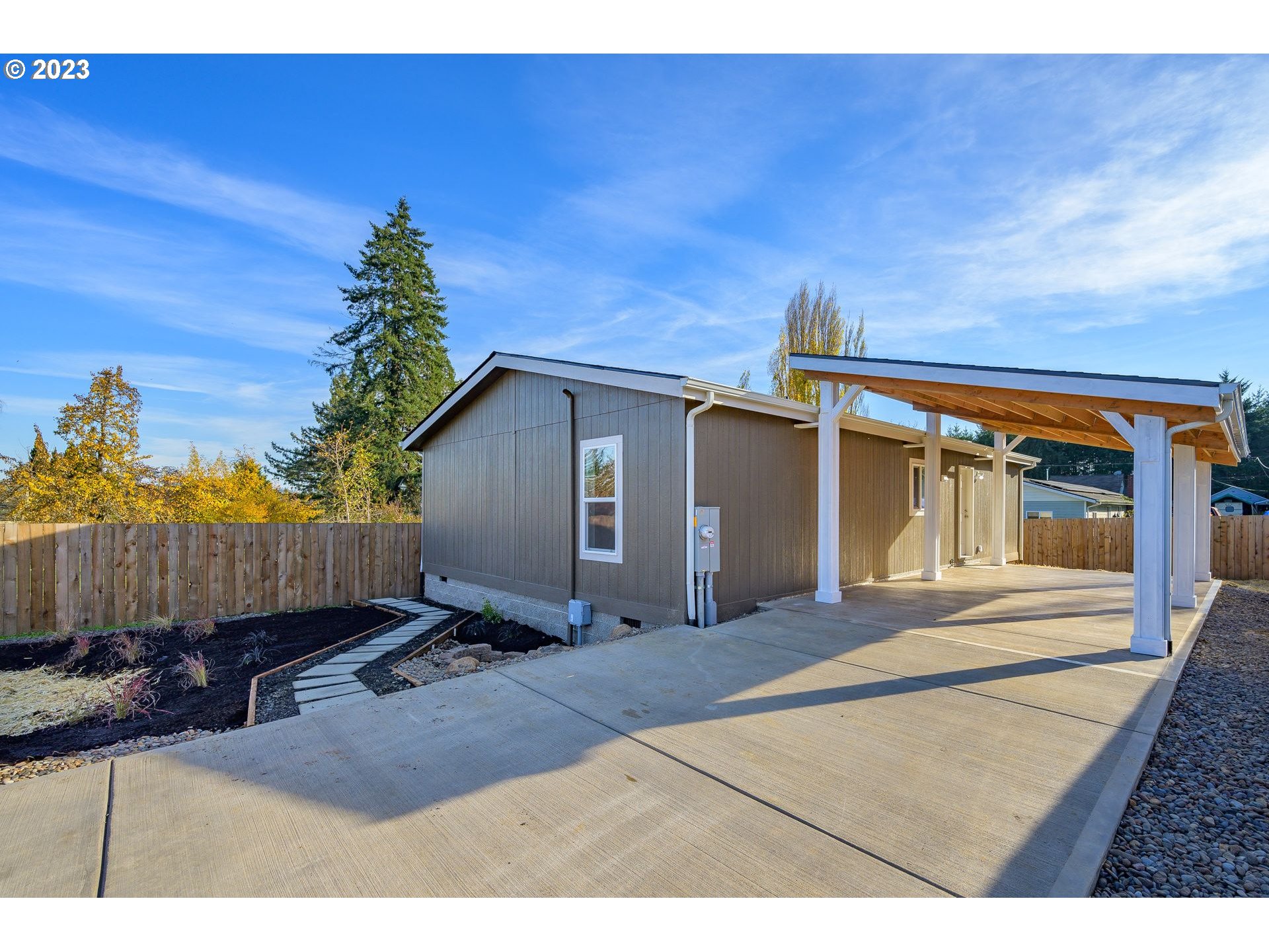 826 Southwest Cherry St