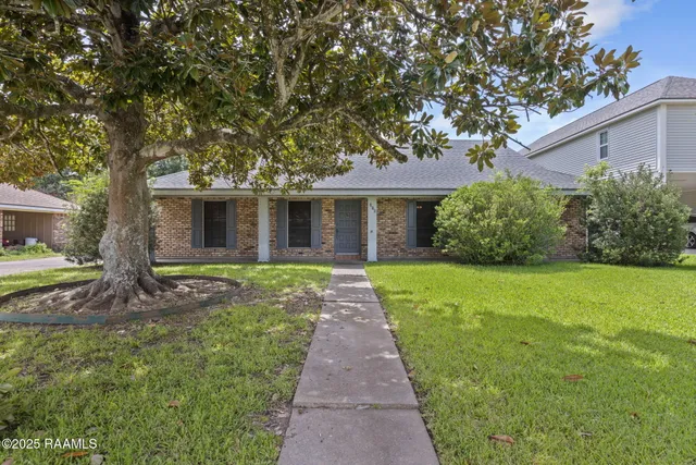 $199,900 | 216 Highland Drive, Lafayette, LA 70506