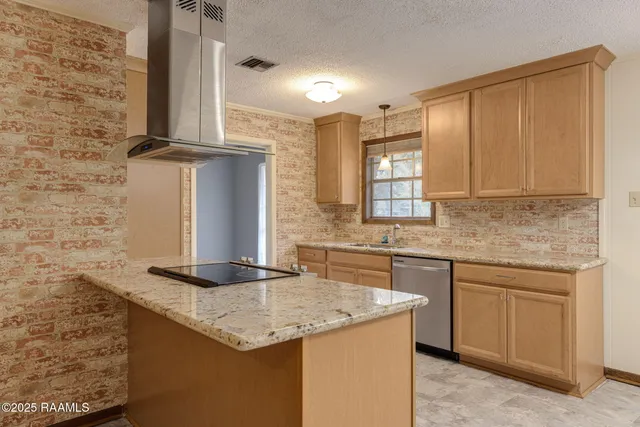 $199,900 | 216 Highland Drive, Lafayette, LA 70506