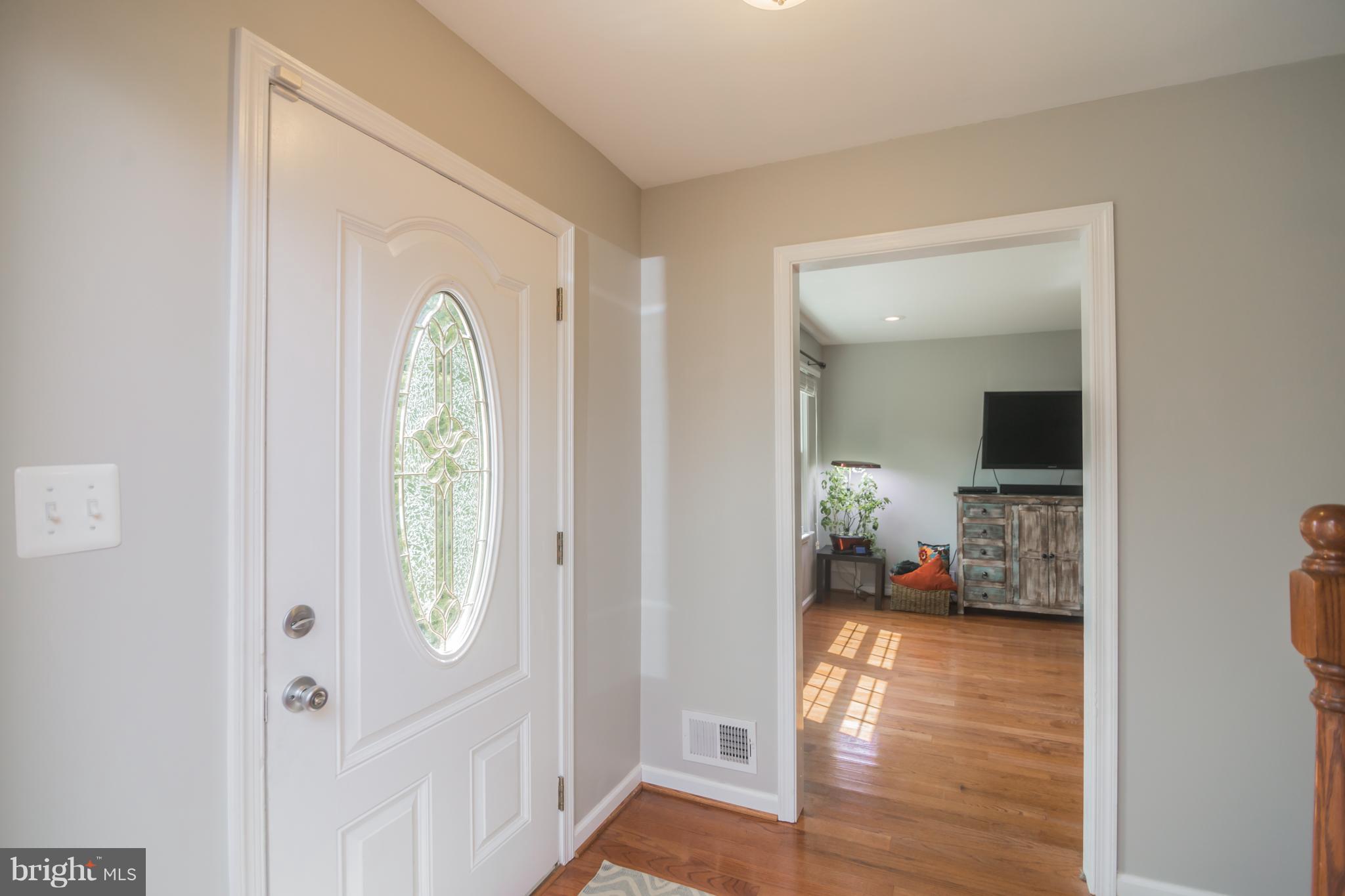 709 North York Road Sterling, VA 20164 - Photo 3 of 27 Hardwood floors on main level