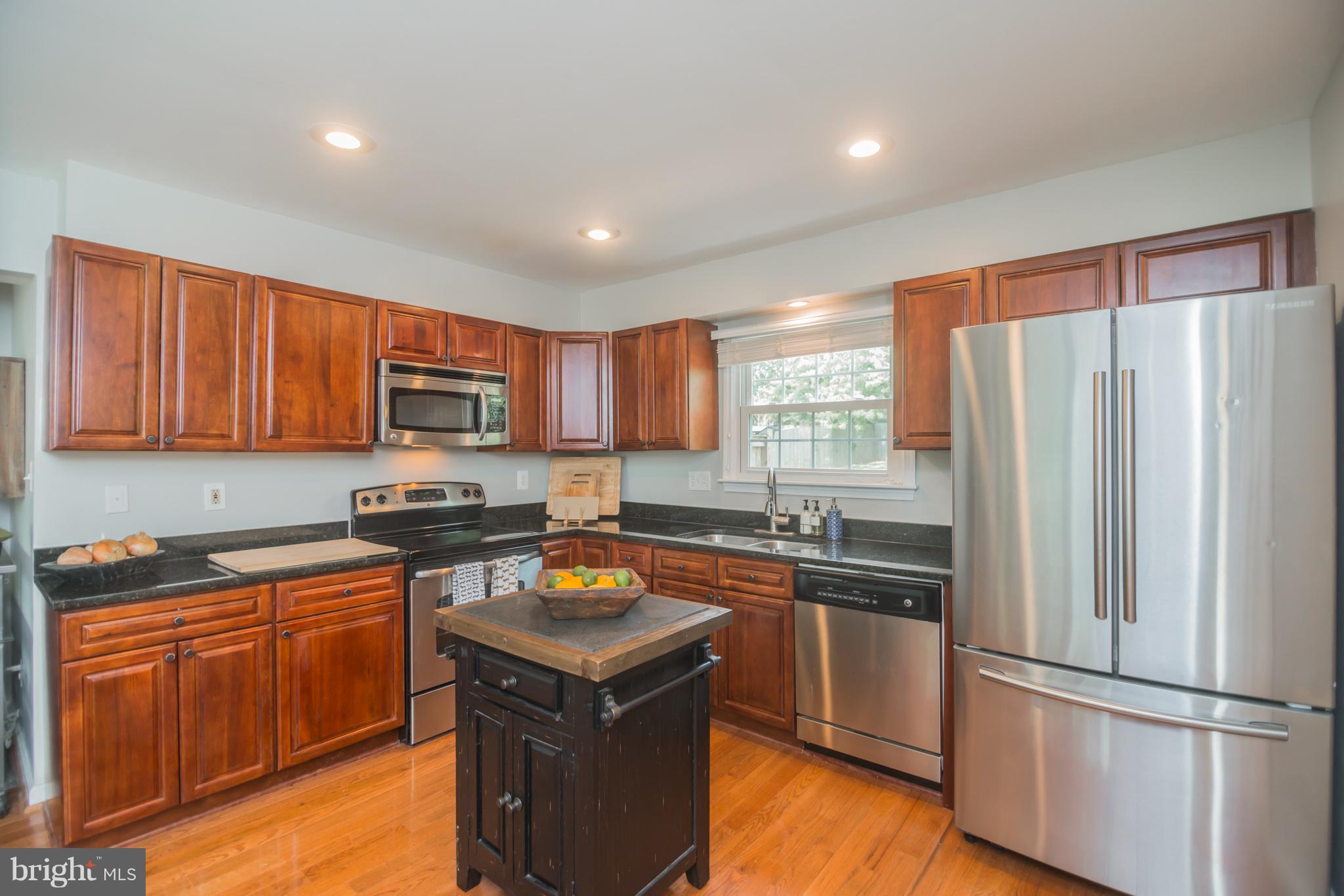 709 North York Road Sterling, VA 20164 - Photo 23 of 27 Recessed lights, cherry cabinets