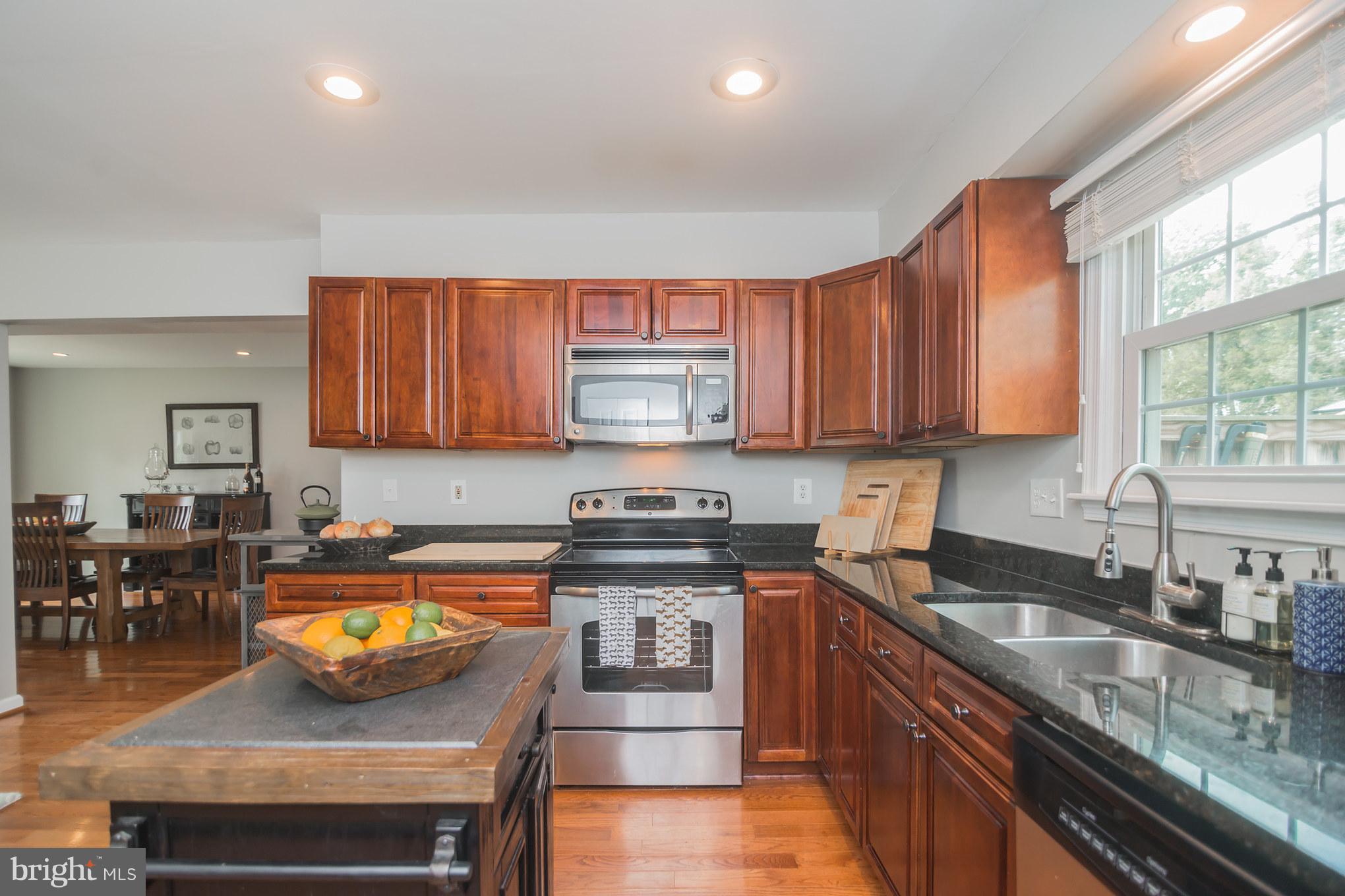 709 North York Road Sterling, VA 20164 - Photo 4 of 27 Granite and stainless steel appliances