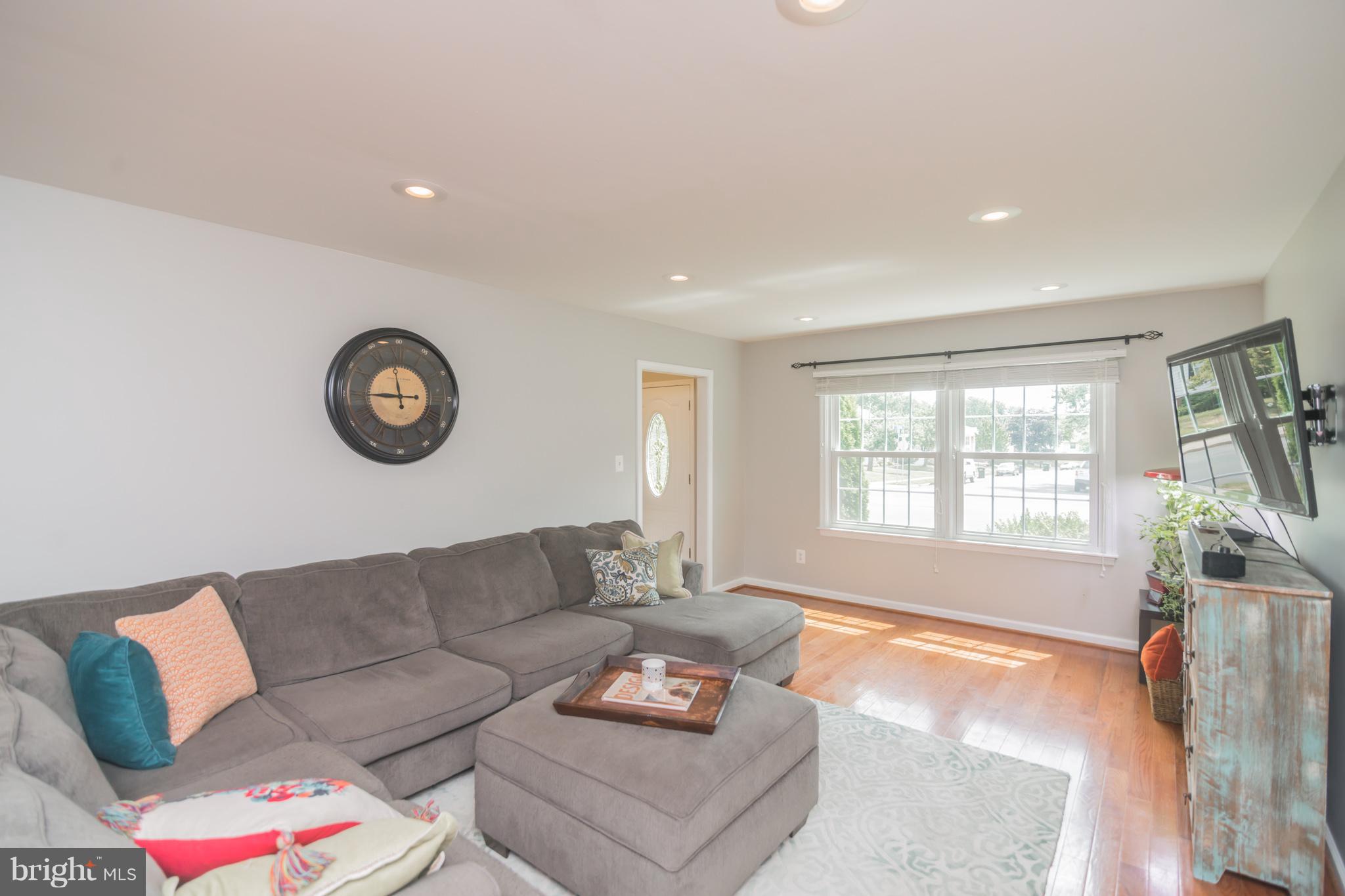 709 North York Road Sterling, VA 20164 - Photo 8 of 27 Family Room