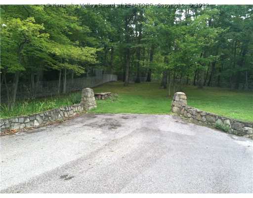436 Bluelick Road Winfield, WV 25213 - Photo 4 of 16 Yard/Garden.