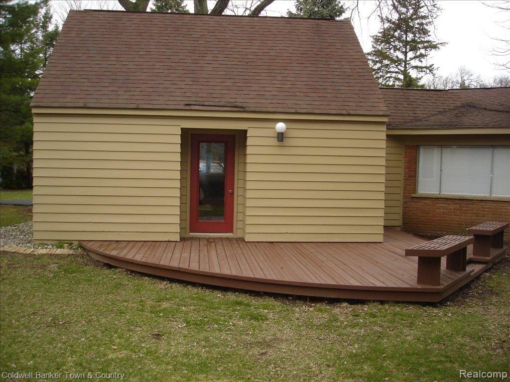 4565 Pickering Road Bloomfield Hills, MI 48301 - Photo 6 of 25 Deack Off Great Rm