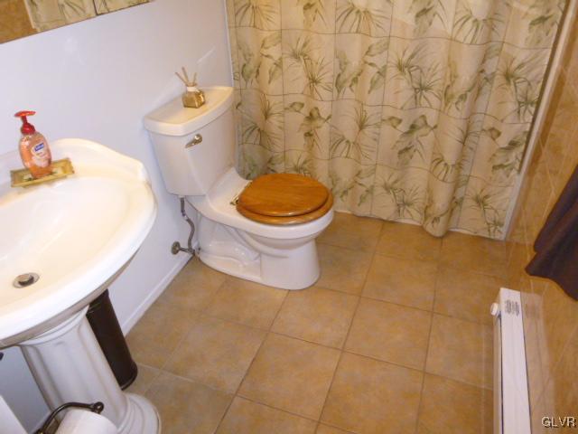 268 Sundance Road Effort, PA 18330 - Photo 17 of 28 a bathroom with a toilet and a sink