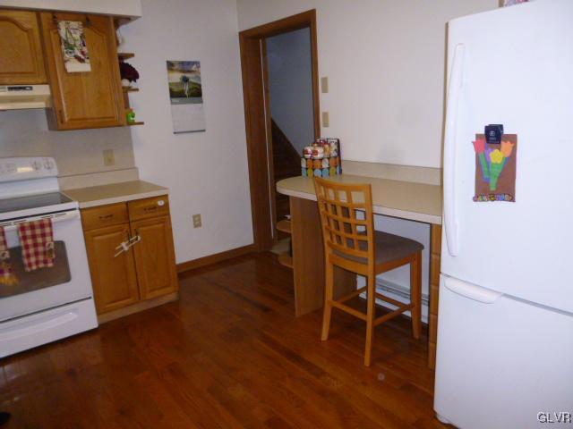 268 Sundance Road Effort, PA 18330 - Photo 10 of 28 a dining room with furniture and wooden floor