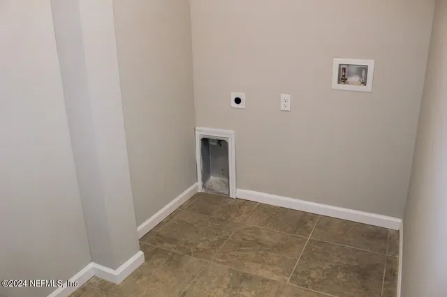 an empty room with closet