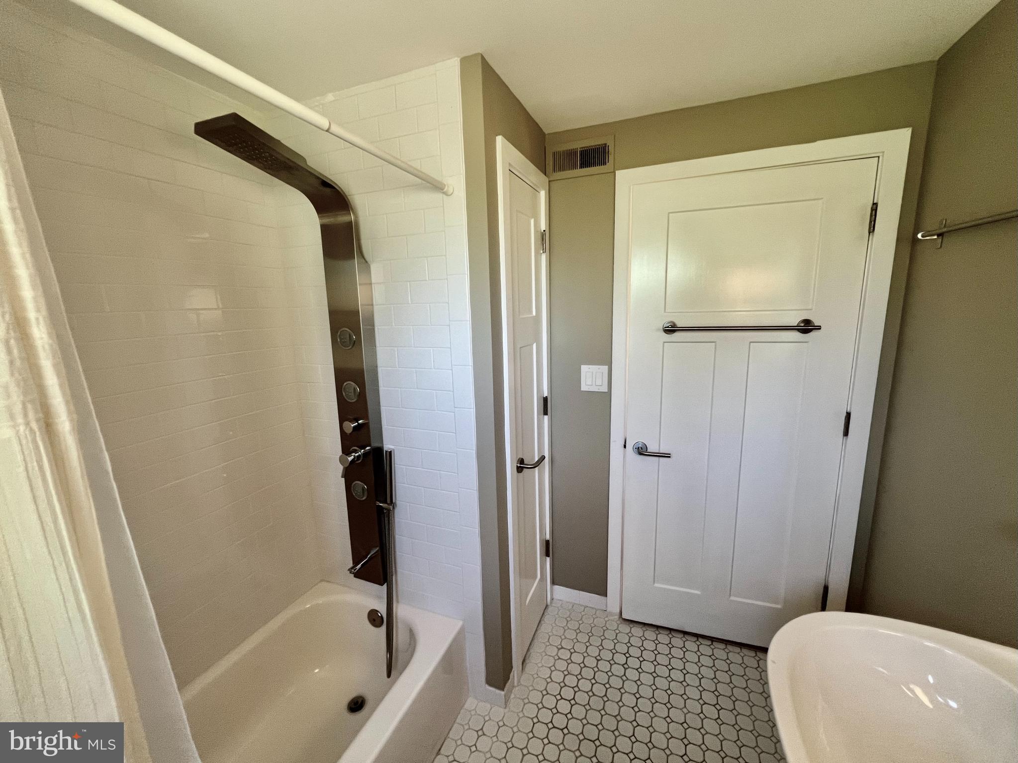 29 Rolling Road Wynnewood, PA 19096 - Photo 21 of 27