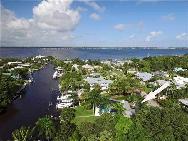 324 Southeast Cardinal Way Stuart, FL 34996 - Photo 3 of 24 Gallery Image 3