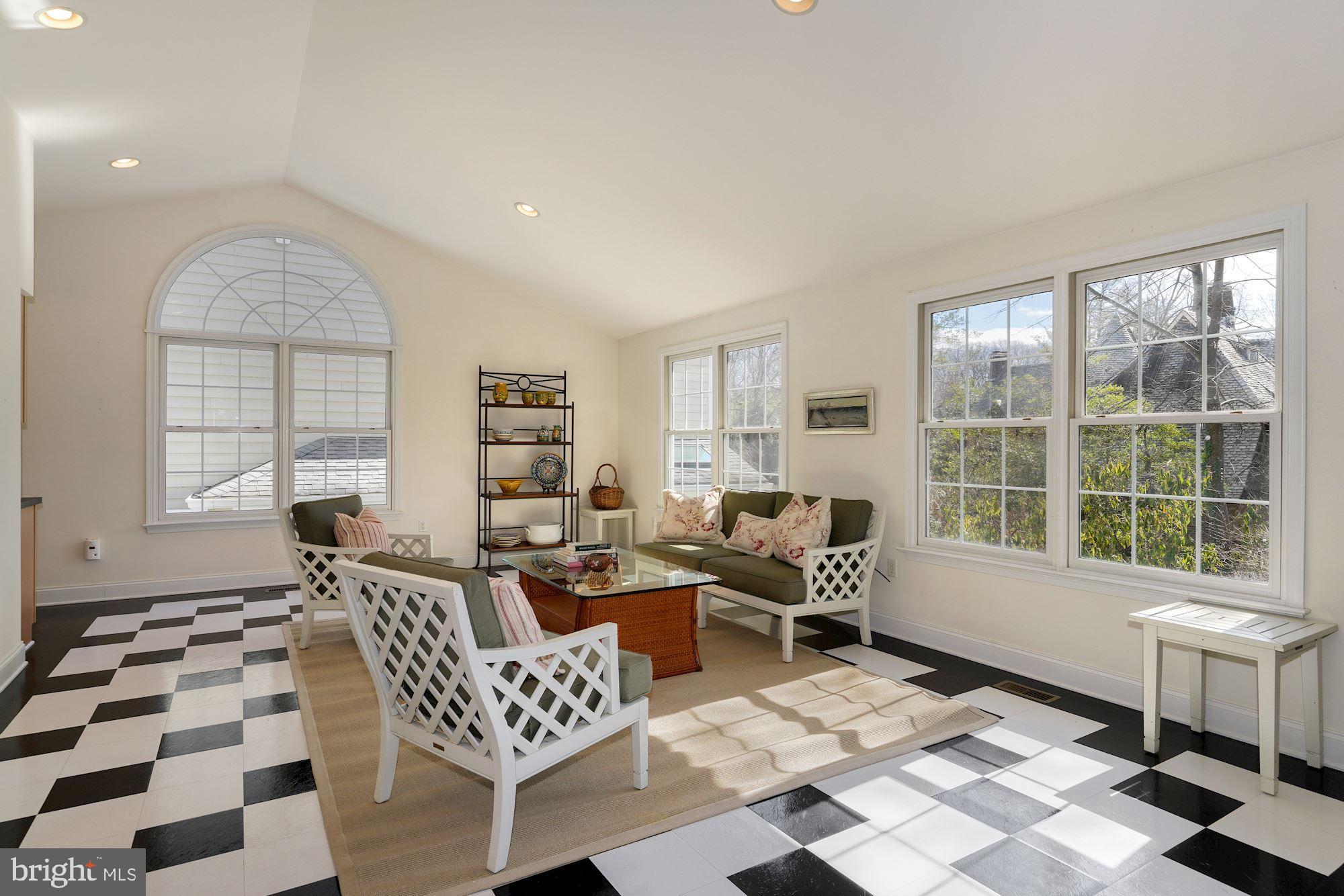 5910 Bradley Boulevard Bethesda, MD 20814 - Photo 30 of 42 Guest house/studio