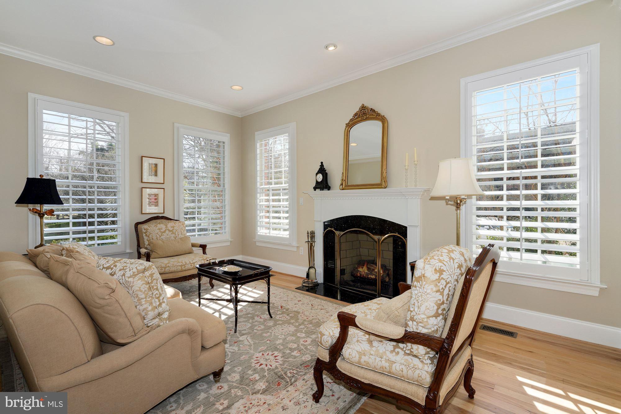 5910 Bradley Boulevard Bethesda, MD 20814 - Photo 3 of 42 Living room