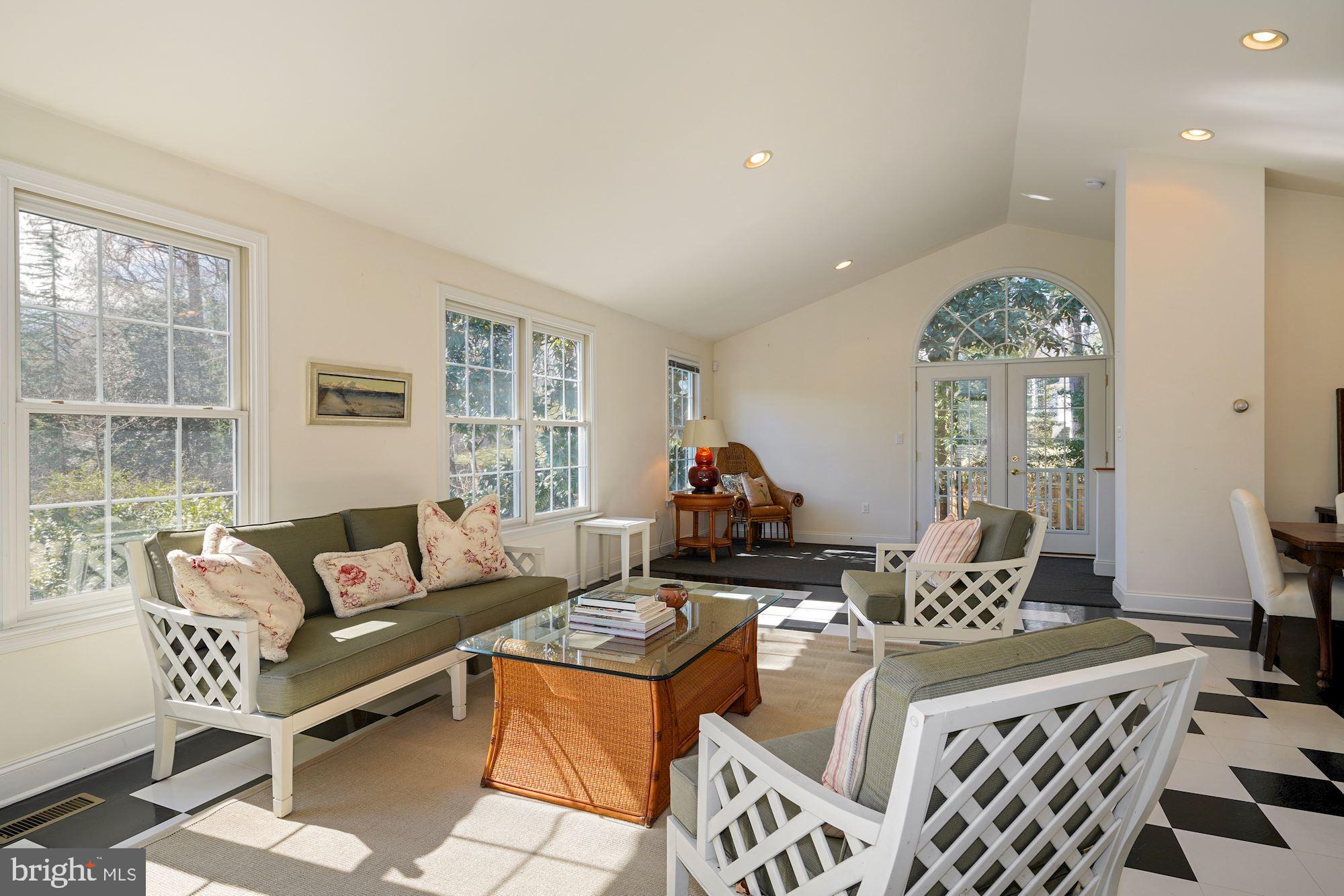 5910 Bradley Boulevard Bethesda, MD 20814 - Photo 31 of 42 Guest house/studio