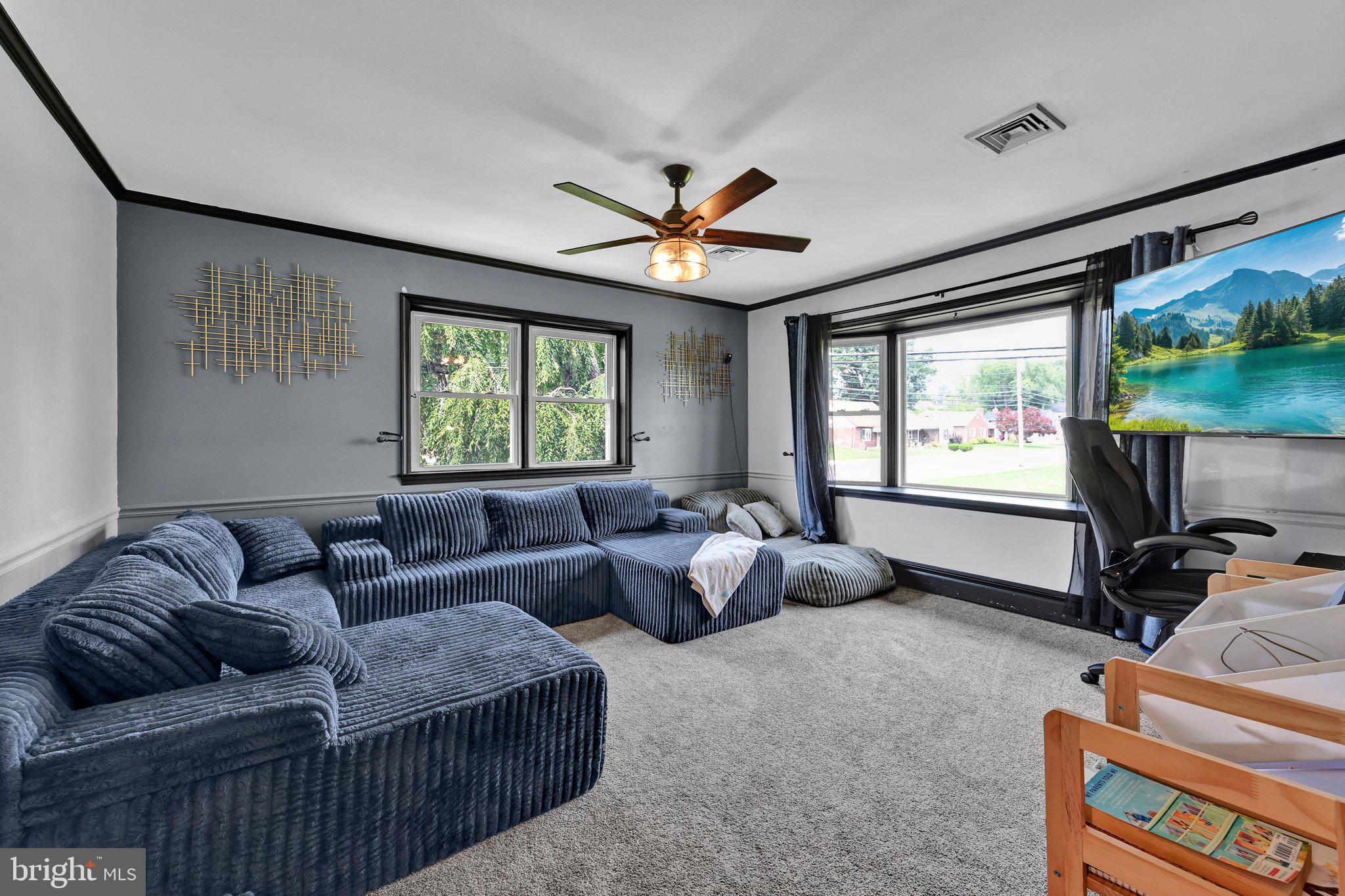 122 Old Mill Road Ephrata, PA 17522 - Photo 8 of 31 Living Area