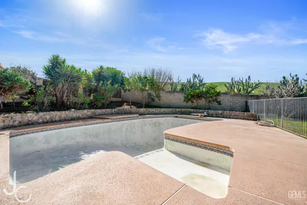 $649,995 | Undisclosed Address, Bakersfield, CA 93306