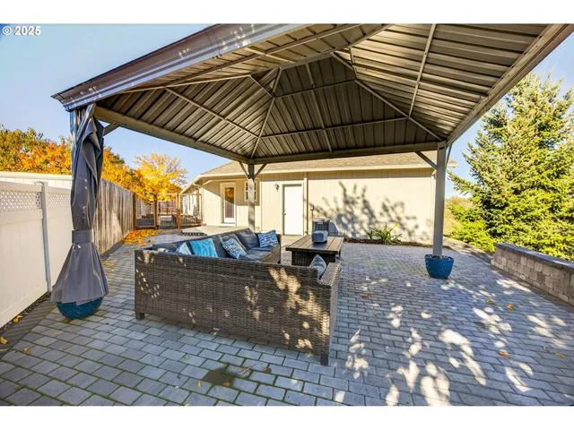 a view of a outdoor space