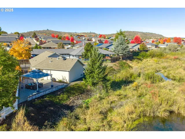 $439,000 | 826 Crystal Drive, Eagle Point, OR 97524