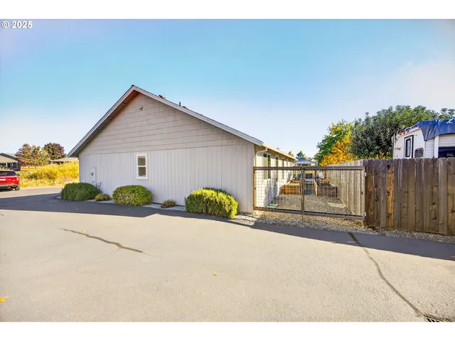 $439,000 | 826 Crystal Drive, Eagle Point, OR 97524