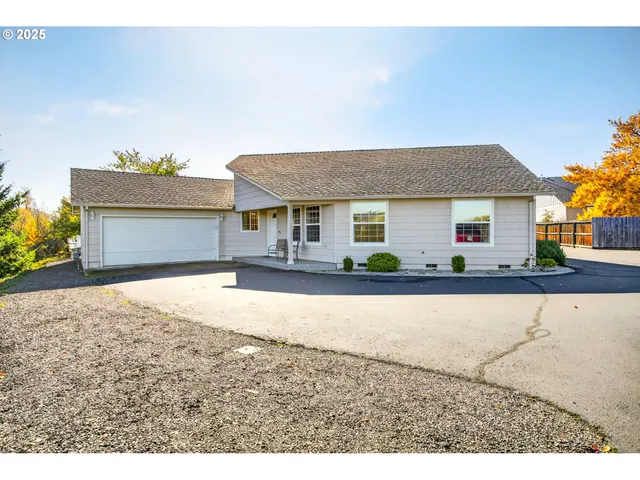 $439,000 | 826 Crystal Drive, Eagle Point, OR 97524