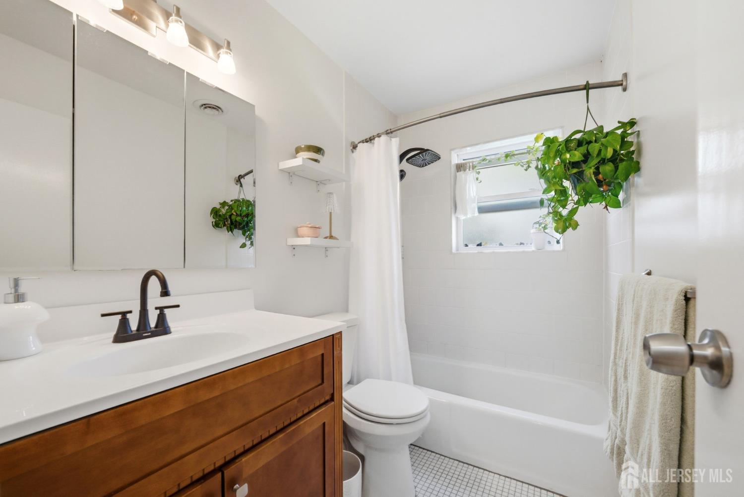 187 Evergreen Road, Unit 4A Edison, NJ 08837 - Photo 17 of 33