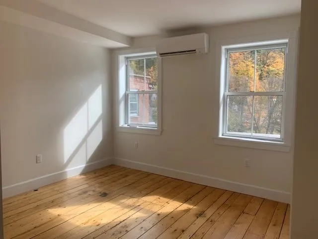 $2,800 | 21 Central Street, Unit 3, Woodstock, VT 05091