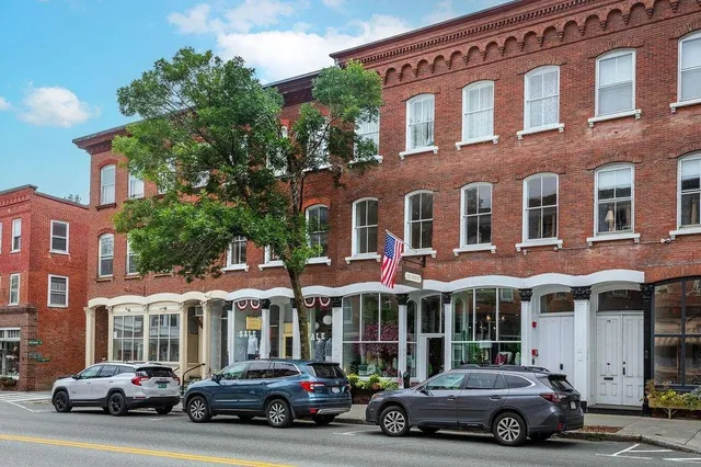 $2,800 | 21 Central Street, Unit 3, Woodstock, VT 05091