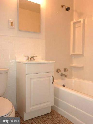 11 Ridge Road, Unit 11K Greenbelt, MD 20770 - Photo 5 of 10 Bath