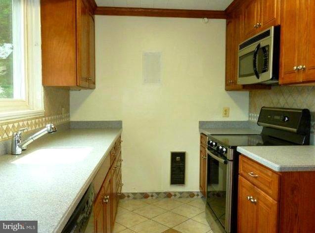 11 Ridge Road, Unit 11K Greenbelt, MD 20770 - Photo 8 of 10 Kitchen