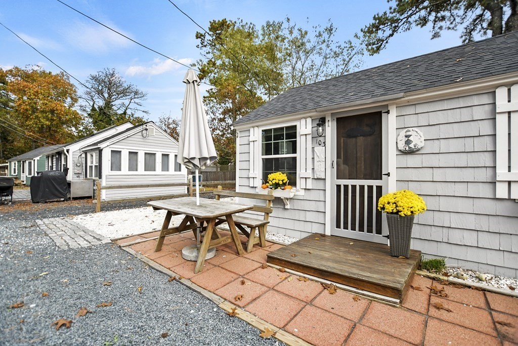 262 Old Wharf Road, Unit 103 Dennis, MA 02639 - Photo 4 of 30 a house view with a sitting space