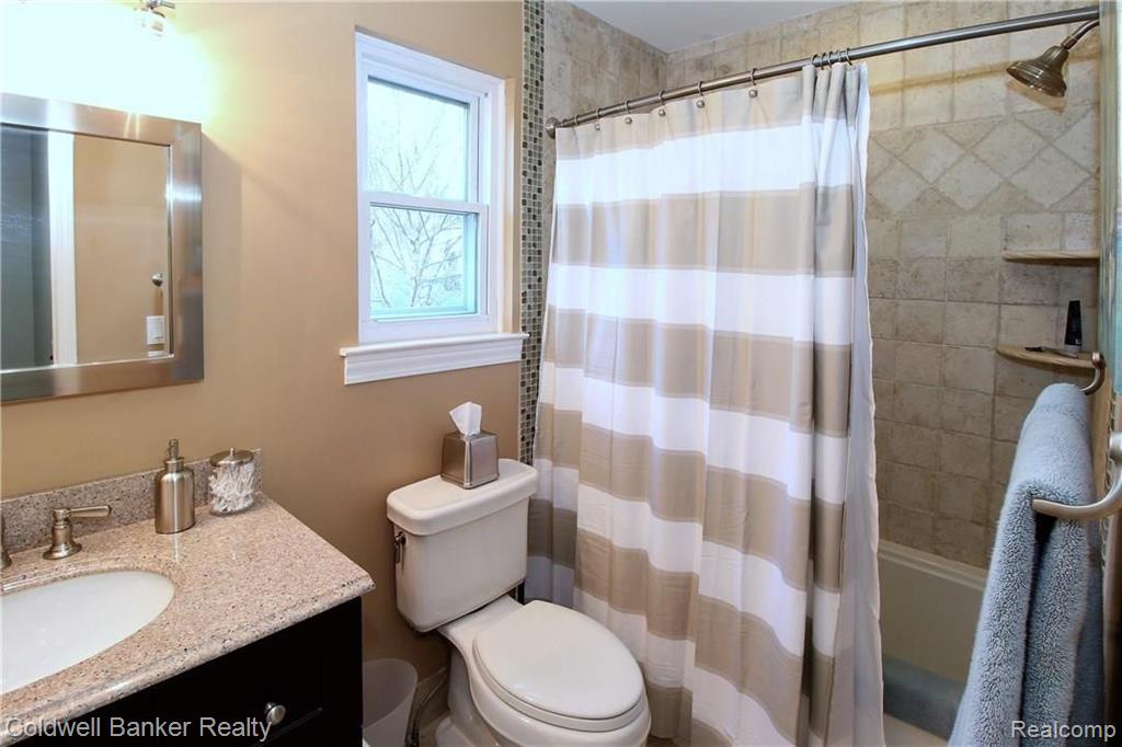 258 Whitney Drive Rochester Hills, MI 48307 - Photo 10 of 22