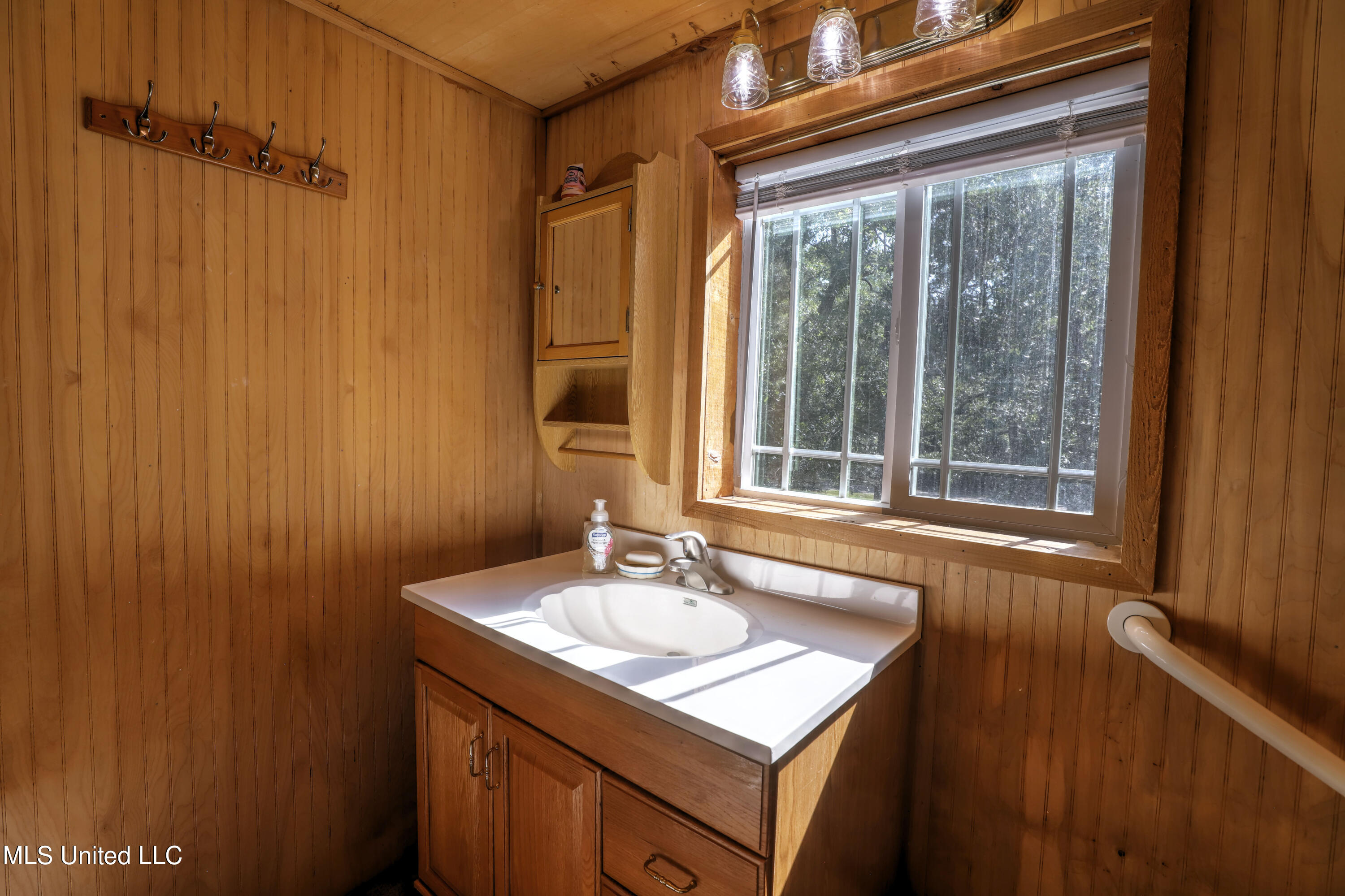 25168 Arcadia Farm Road Pass Christian, MS 39571 - Photo 13 of 31 Bathroom